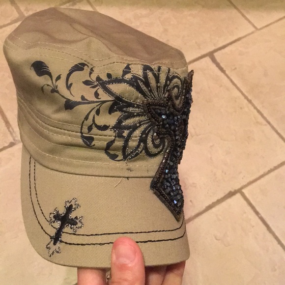 Cross hat - Picture 3 of 6